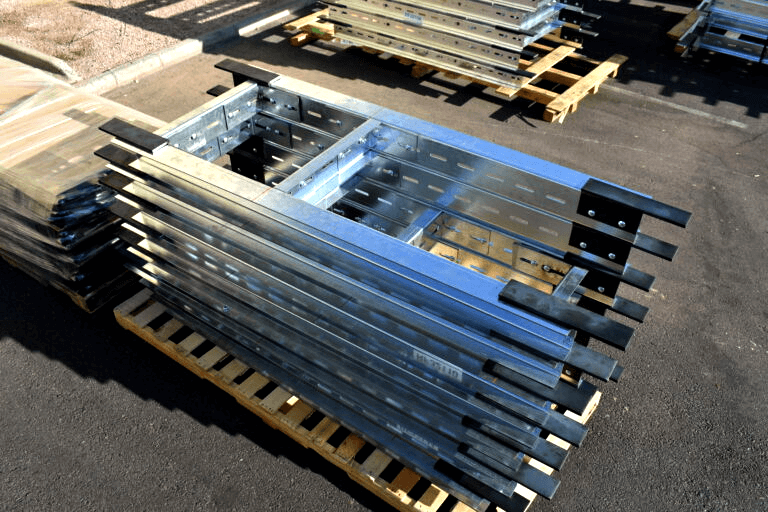 sol-steelconstruction-quickframes-products-collage-drop-in-roof-frames4.png
